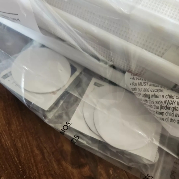 175" x 35" Extra Wide Retractable Baby Pet Gate Room Divider - Picture 7 of 8